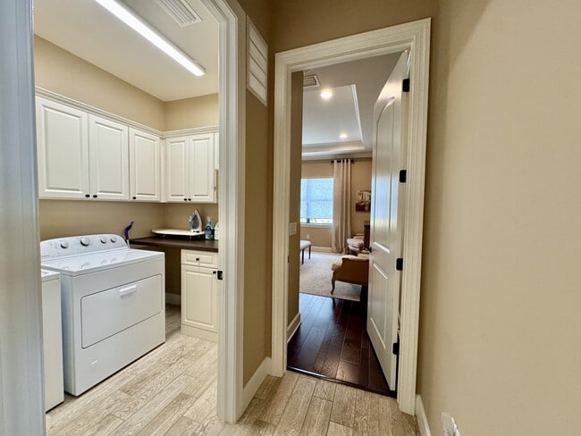 Building Photo - 9418 Greyhawk Trl