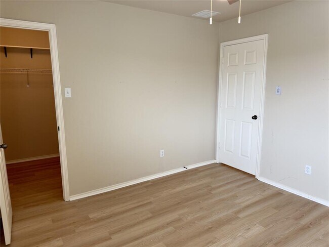 Building Photo - 1812 Indian Lodge Dr