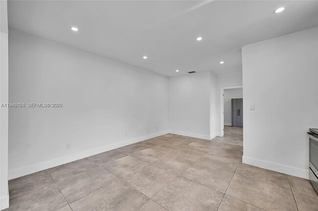 Building Photo - 21 NE 48th St