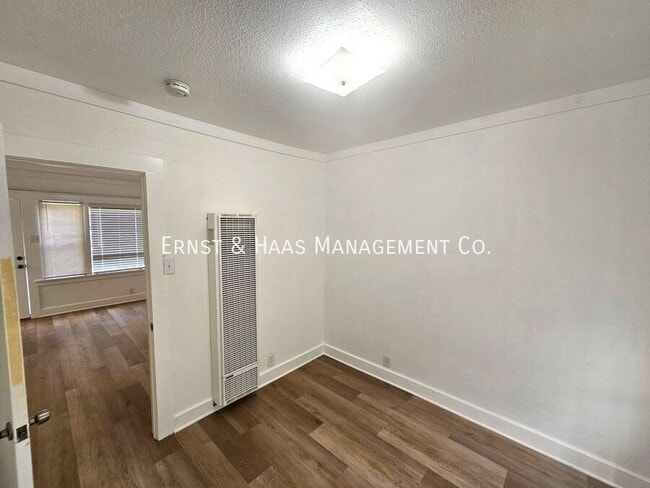 Building Photo - 1306 E Hellman St