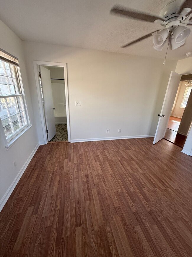 Building Photo - Whimsical in Lake Wildwood