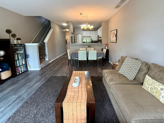 Building Photo - 2427 Golf Ridge Cir