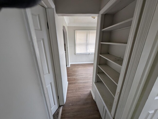 Building Photo - 194 Richter St