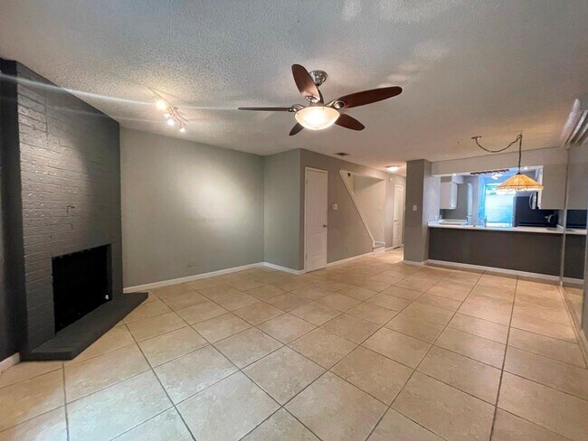 Building Photo - 3801 Menchaca Rd