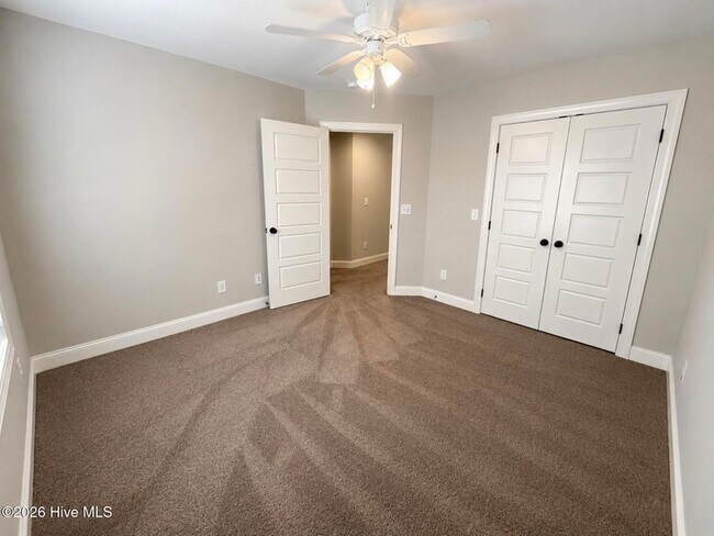 Building Photo - 129 Pinebranch Ct