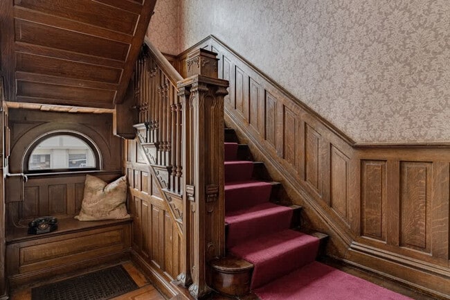 Building Photo - 258 W Market St