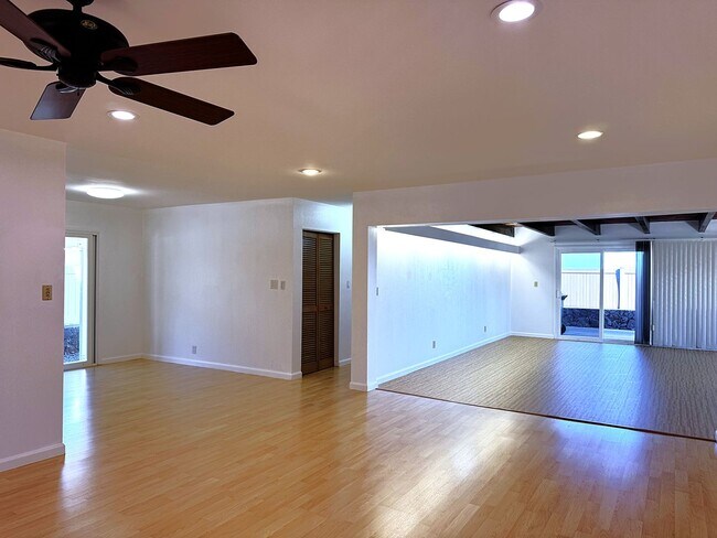 Building Photo - Newtown - Renovated 3 bedroom, 2 bath sing...