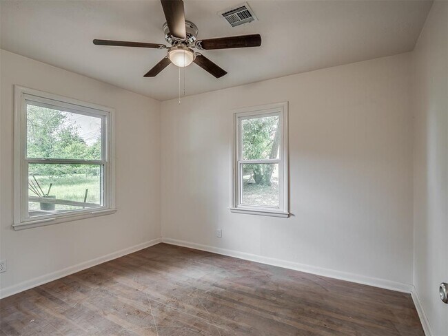 Building Photo - 1512 Bedford Ln
