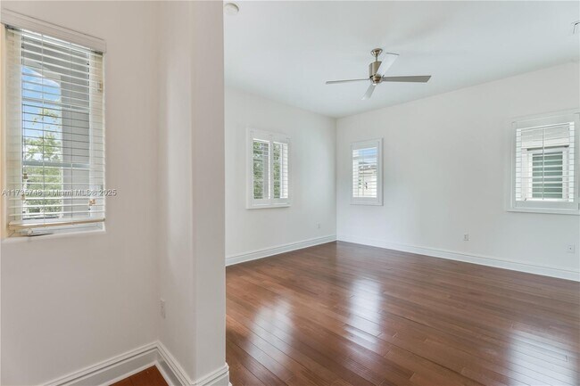Building Photo - 10155 SW 75th Pl