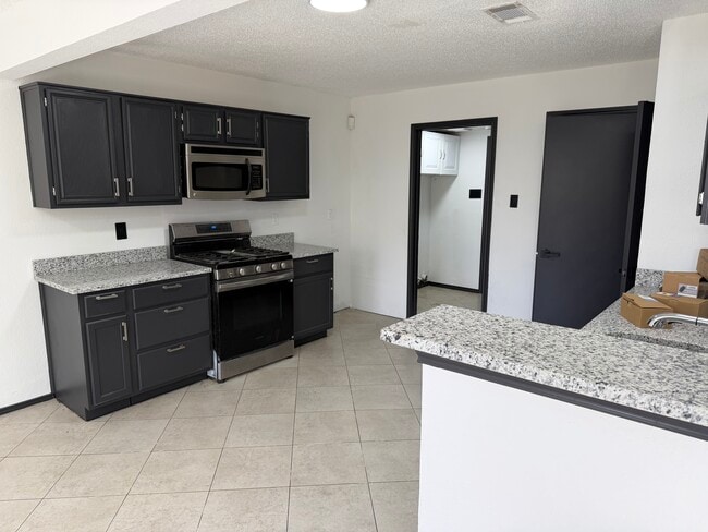 Building Photo - 5107 Whitehaven Dr
