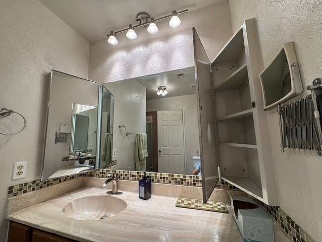 Building Photo - 3Br 3Ba House with Pool Across- RIVERFRONT with Balcony Observation Deck