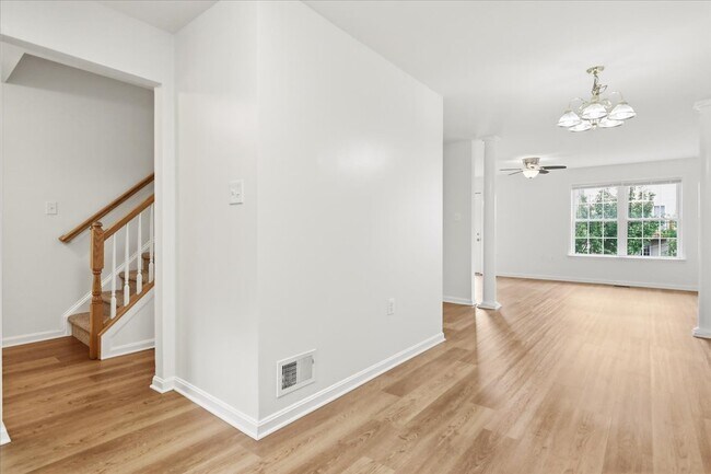 Building Photo - 32 Mabel Ln