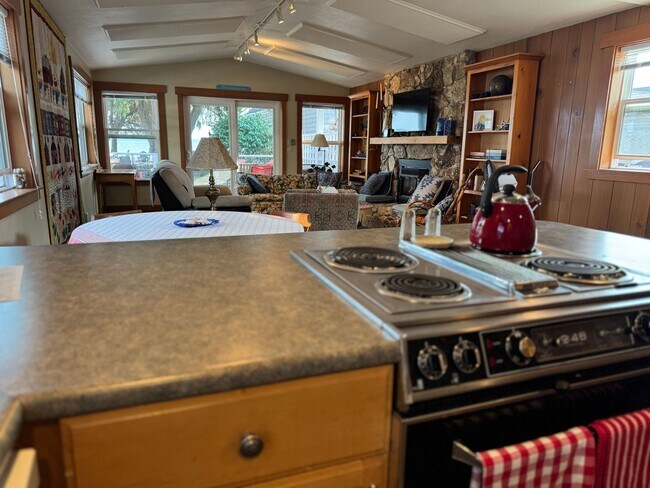 Building Photo - Beach House, Fully Furnished, Short Term J...