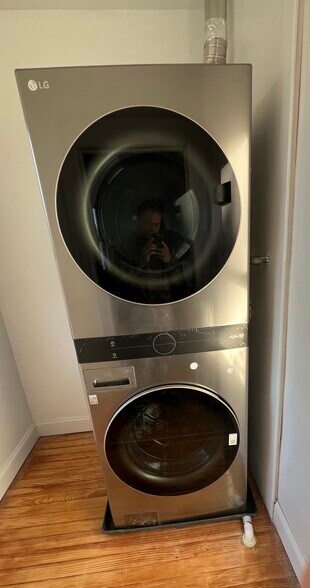 Laundry in unit - 227 Hamilton Ave