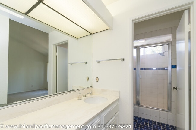 Building Photo - Private Rear Corner Townhome with Patio an...