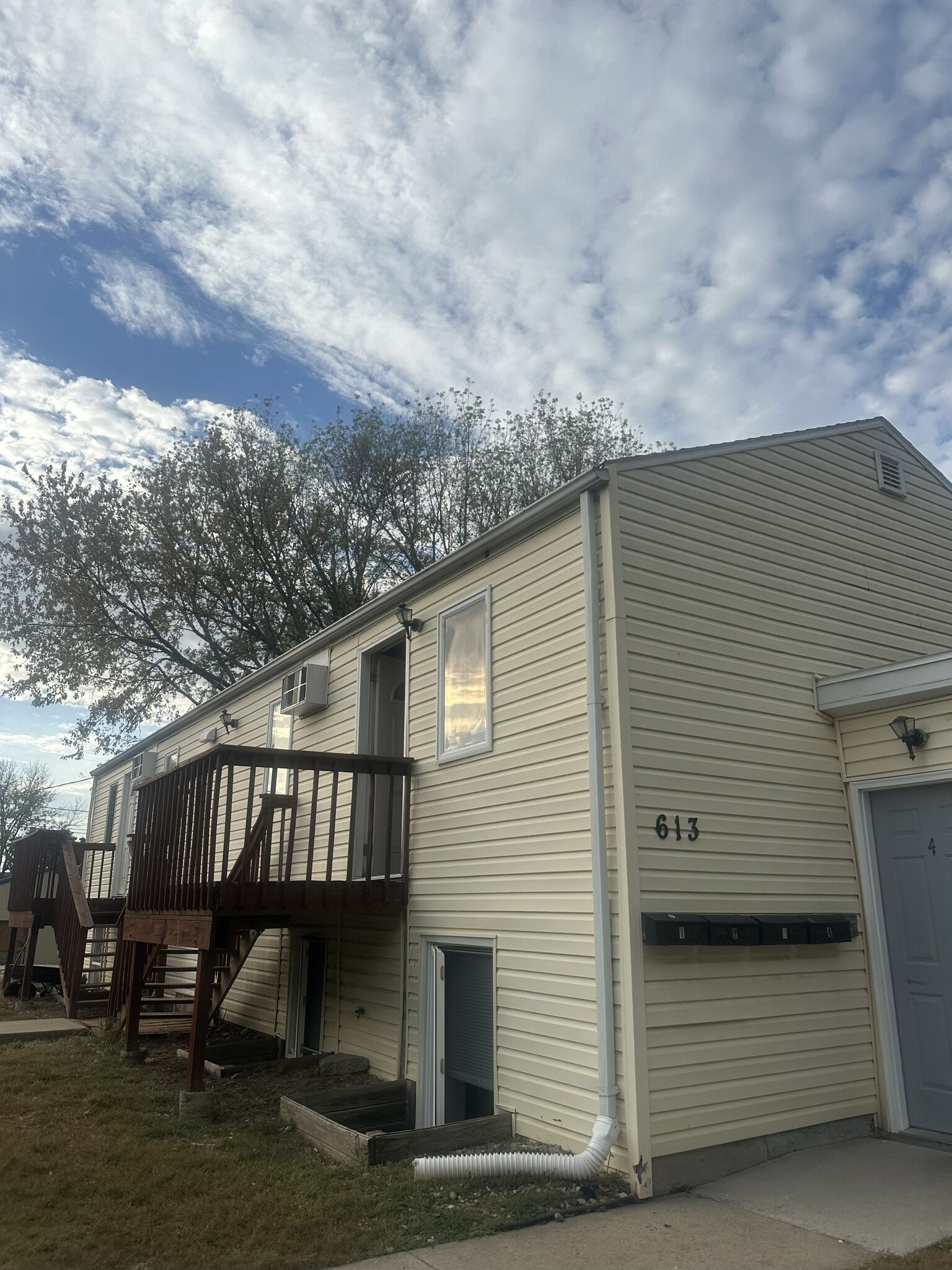 Building Photo - 613 N Franklin Ave