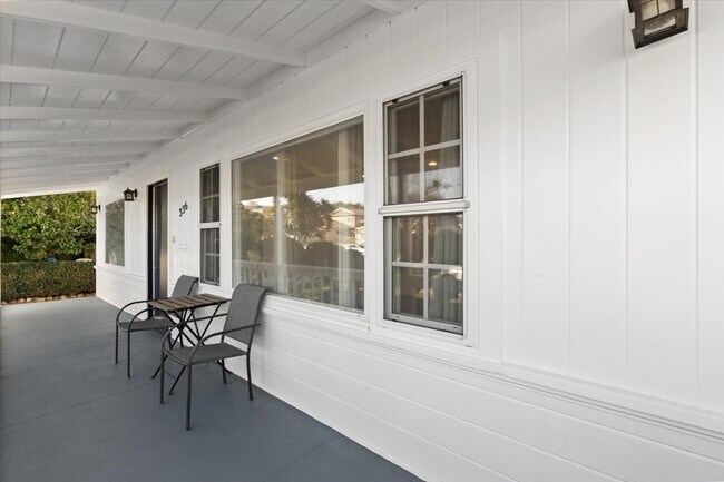 Building Photo - 336 W Hillcrest Blvd