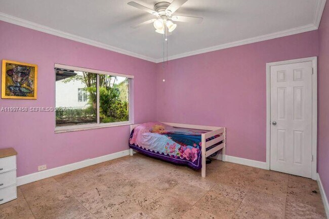 Building Photo - 7405 SW 79th Ct