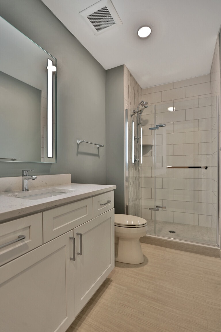 Building Photo - 107 Chestnut St E