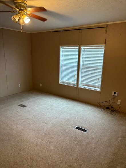 Master bedroom - 643 Dogwood Trl