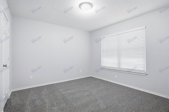 Building Photo - 508 W Lone Star Ave