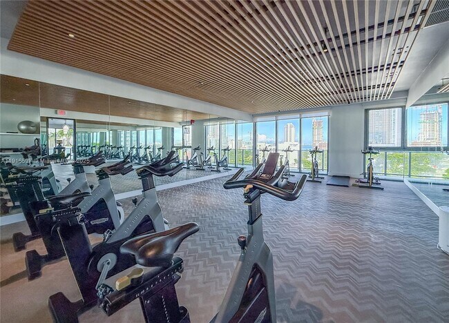 Building Photo - 121 NE 34th St