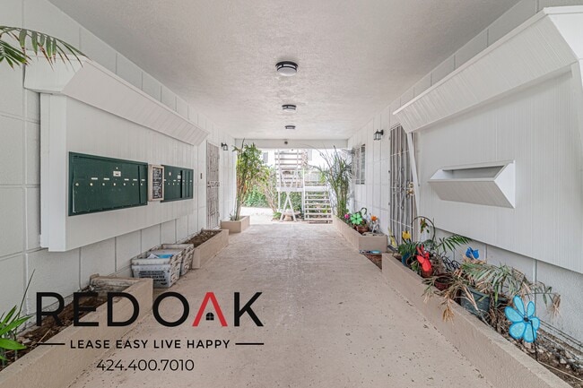 Building Photo - 4505 Santa Rosalia Dr
