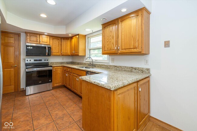 Building Photo - 647 Alwyne Rd
