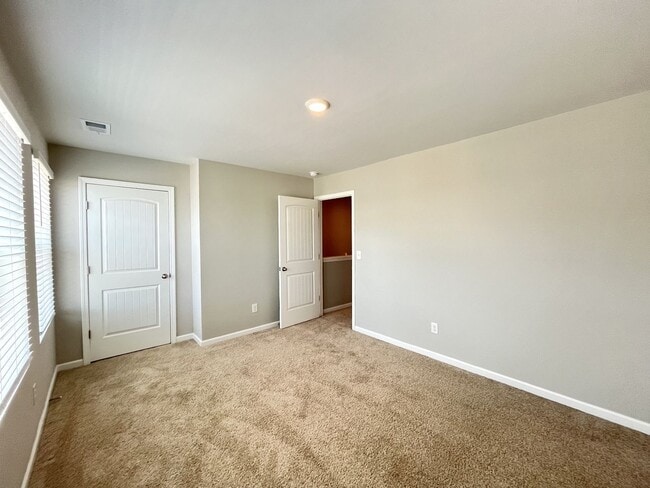 Building Photo - Beautiful Townhome in Columbia minutes to ...
