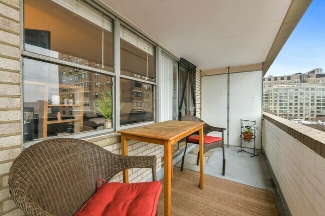 Building Photo - 6 Whittier Pl
