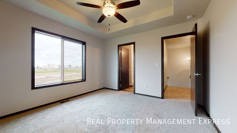 Building Photo - 4615 E Leubecher Pl