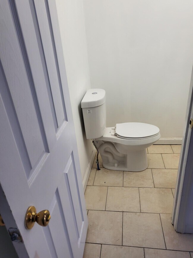 Building Photo - 1228 W Venango St