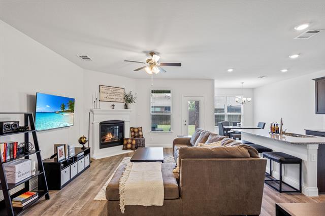 Building Photo - 10920 Los Alamos Dr