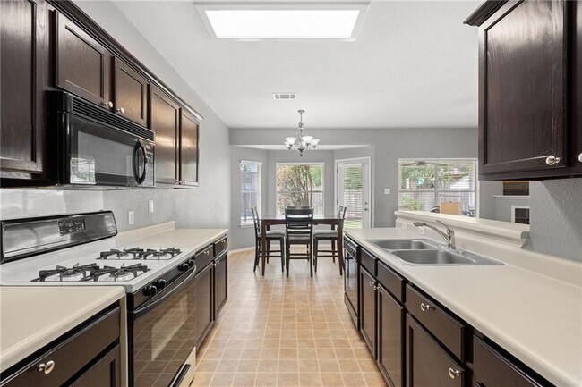 Building Photo - 601 Paso Fino Trail