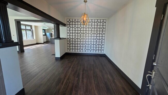 Building Photo - 345 N Van Ness Ave