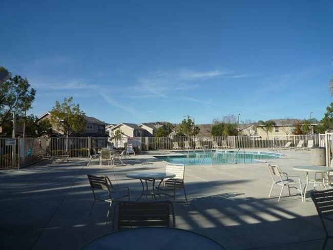 Building Photo - Beautiful 3-Bedroom Home with Covered Patio in Valencia!