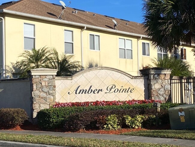 Building Photo - Newly Renovated 2bd/2.5ba in Amber Pointe ...