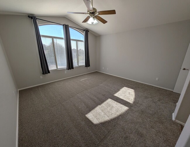 Building Photo - 3 Bedroom Home in the Clemente Ranch Commu...