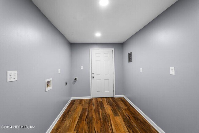 Building Photo - 4007 Aldington Dr