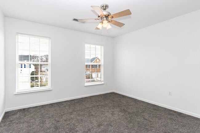 Building Photo - 6 Mintwood Dr