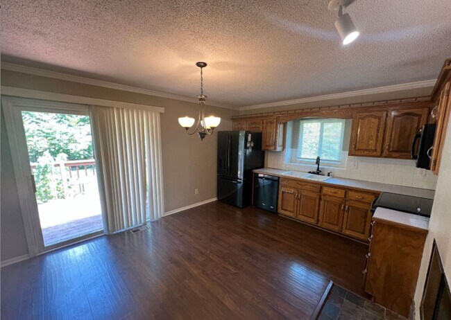 Building Photo - Charming Home with Finished Basement & 2-Car Garage – Lee’s Summit