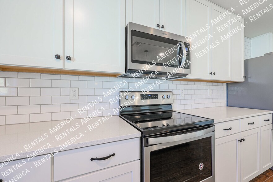 Building Photo - 12620 W Glenn Dr