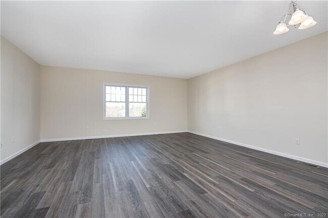 Building Photo - 27 Woodside Dr