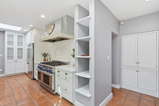 Building Photo - Elegant 3-Bedroom Home in Historic Tucson