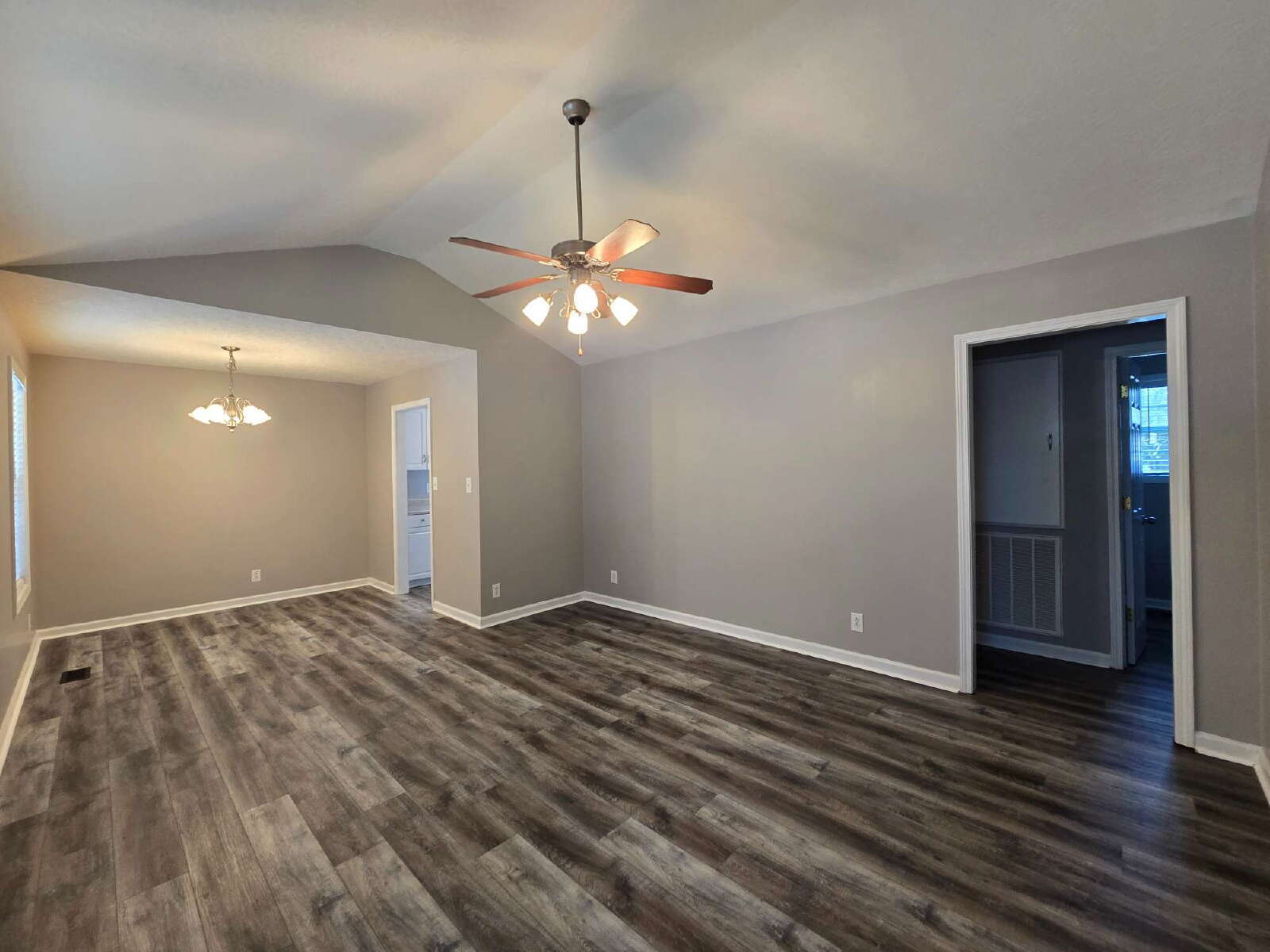 Building Photo - 460 Caney Ln
