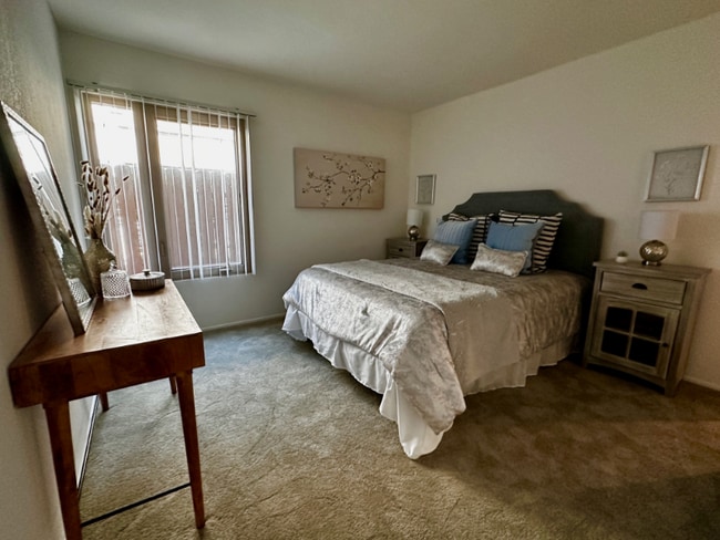 Building Photo - 4467 Valeta St