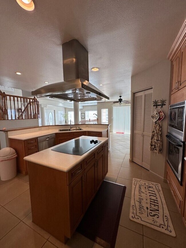 Building Photo - Single Family Executive Style Home in Gated Community