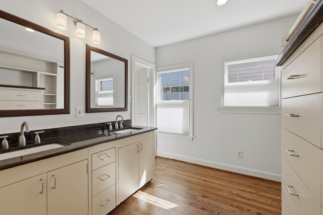 Building Photo - 2132 Tangley St