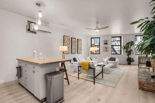 Building Photo - 354 Bowery-SI ID1034997P