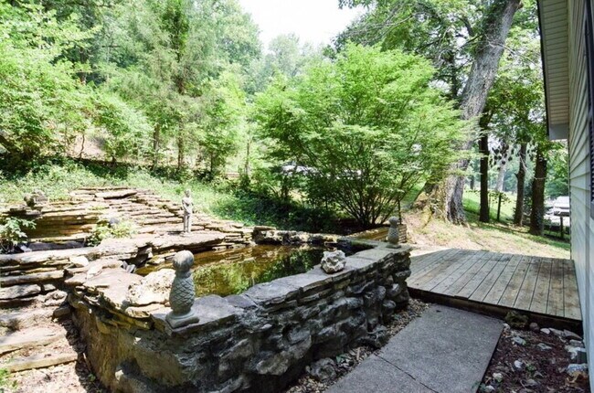 Building Photo - "Charming 2-Bedroom Retreat with Spacious 1200 Sq Ft Layout in Scenic Carthage!" Lake Front views...